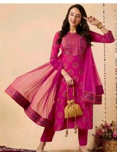 New/Unused Foil Print Kurta Pant Dupatta Set