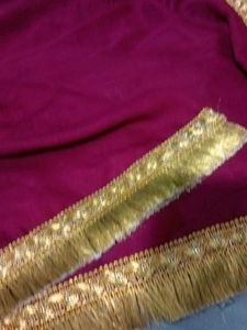 Maroon Dupatta with Gold ghas wala ghota