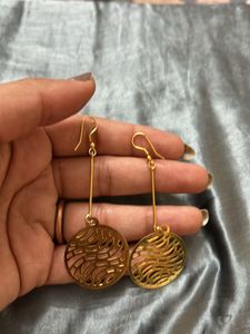 SALE ! Classy Gold Plated Light Metal Earings