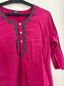 AJIO SHORT FULL SLEEVES KURTI