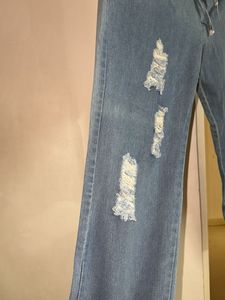 Ripped High-Waisted STREACHABLE Jeans