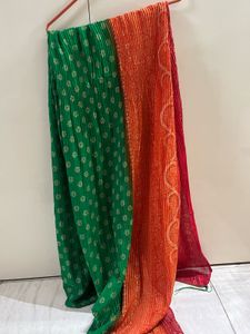 red green duppatta