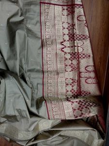 Grey And Maroon Kanchipattu Pure Silk Saree