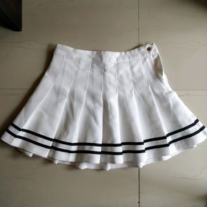 H&amp;M Pleated Skirt 🎾