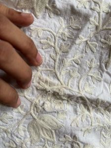 embroidered dining table Mate