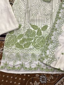 Elegant Embroidered Kurti Set.available 4 sizes