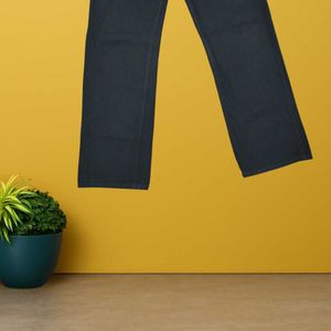 women black straight jeans size 28 (O-49)