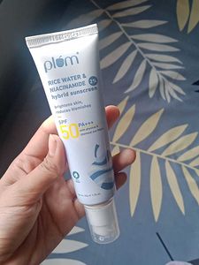 Plum Rice Water And Niacinamide Hybrid Sunscreen