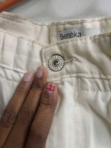 BERSHKA White Denim Jeans