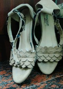Velet Heels Suitable For All Dresses