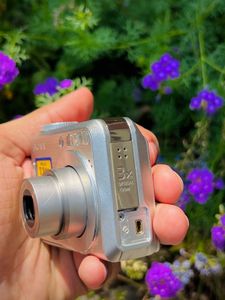 Sony Cybershot DSC-S700 Point And Shoot