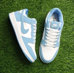 Nike Dunk Low UNC