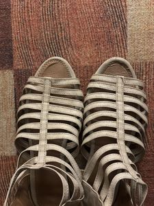 White Causal Flats