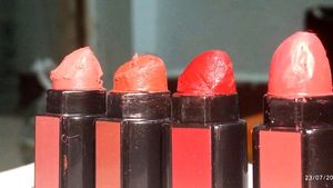 Me On Nude 5 In 1 Lipstick