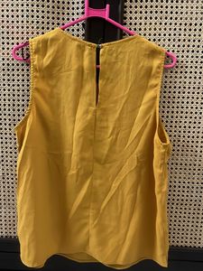 Chic Mustard Top
