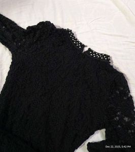 🖤 Elegant Black Lace Dress – Excellent Condition