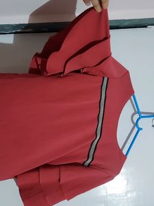 Beautiful Sleeves Top ,clothe Is Very Good