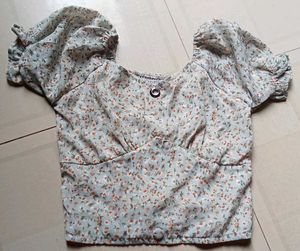 Floral Puff Sleeve Crop Top