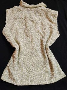 Floral Collared Sleeveless Top
