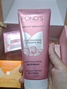 Pond&#39;s Bright Beauty Skincare Kit