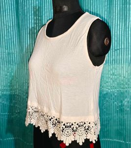 🎁Buy 2 Get 1 Free🎁Size S/M Lace white crop top