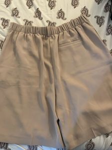 Elegant Beige Shorts