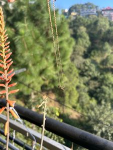 golden libra sign chain