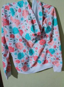 Girls wearing Sweater Hoodie Of Multicolour