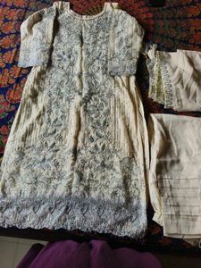 Cream Pakistani Kurta Set With Dupatta