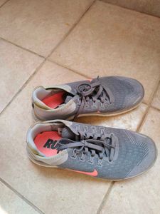 NIKE Women&#39;s Running Shoe - UK4/US6.5