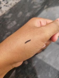 MAMAEARTH CHARCOAL LONG STAY KAJAL WITH SHARPENER