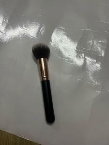 Sigma Beauty E05 Eyeliner And Allure Powder Brush