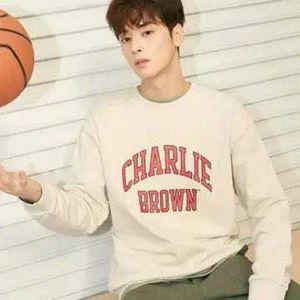 Penuts brand orignal Charlie Brown Graphic Tee