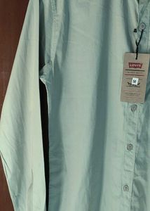 Levi&#39;s Classic Button-Down Shirt