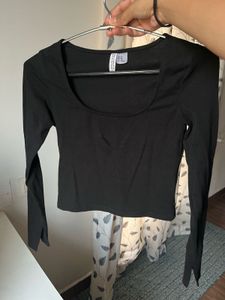 H&amp;M Black Long Sleeve Crop Top