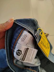New Jeans With Tag. Available Till Sunday