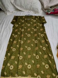 Floral Embroidered Kurta Set in Cotton