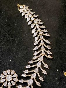 Sri Ad Neck Set