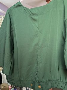Green Cropped V-Neck Top