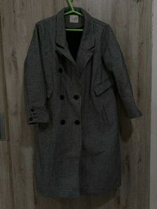 A Houndstooth Checkered Overcoat In Blended Wool.