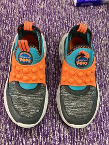 SKECHERS UK 12