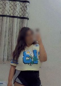 Cute Graphic Print Crop Top