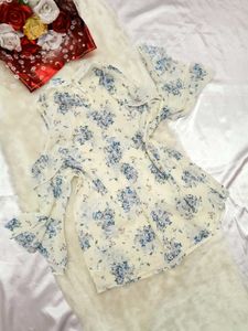 💙🤍Floral Off-Shoulder Ruffled Top🤍💙