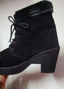 Black Suede Ankle Boots with Fur Trim