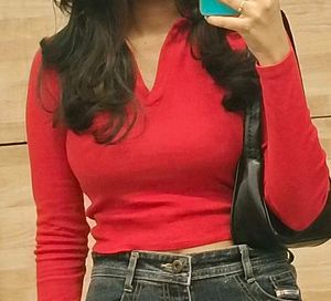 Bodyhugging Red Top 💋