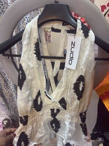 Zudio White &amp; Black Top