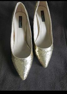 👠Get Glamour Golden Glitter heels 👠