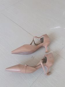 Nude Pumps