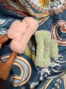 Pack Of 2 Furry Clutchers - Blue And Pink🎀