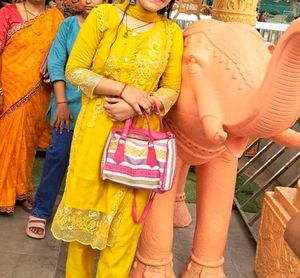 Yellow suit Only one Time Wear Kiya h